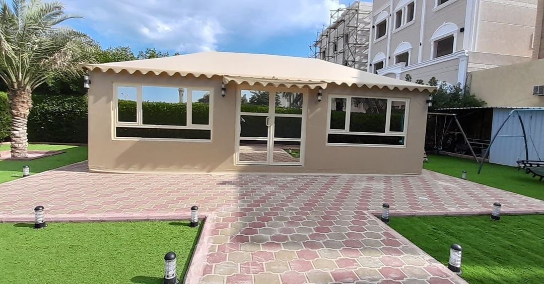 المظلات والسواتر